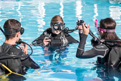 divers learning in a pool